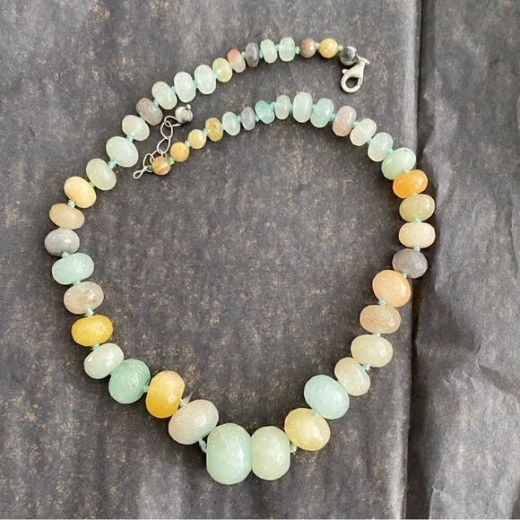 18” adj clasp graduated jade/quartz silk knotted necklace. - Picture 9 of 10